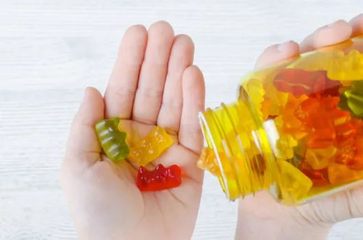How do THC gummies compare to other forms of THC consumption in terms of effectiveness and convenience?